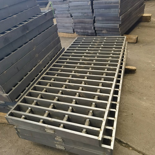 穿孔鋼格板鋼格柵特點有哪些性能優勢