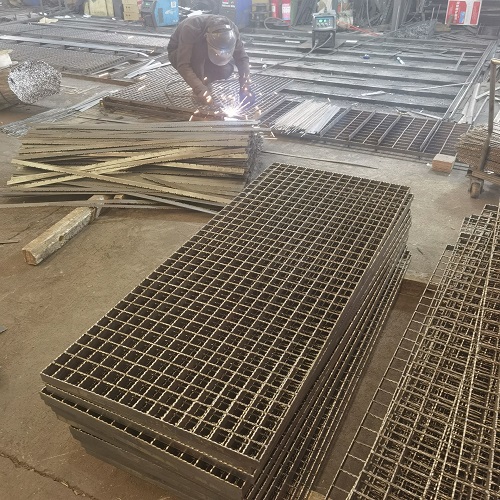 平臺鋼格板：保障大型工程承載需求的堅實之選