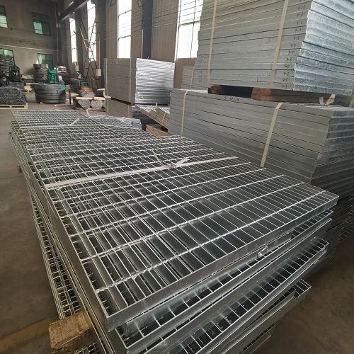 污水處理廠鋼格板如何選？防滑耐腐是關(guān)鍵！