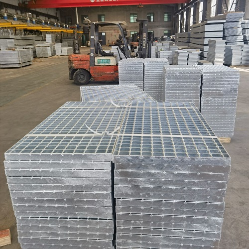 鋼格板表面處理方式對比：噴漆、鍍鋅、不銹鋼哪種更耐用？