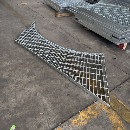 鋼格柵板默默無(wú)聞卻不可或缺的工程英雄